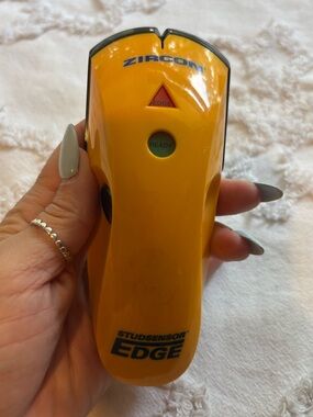 Zircon stud sensor edge